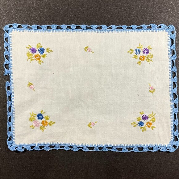 Vintage 3 piece Doily Set Embroidered Ladies - Picture 9 of 10